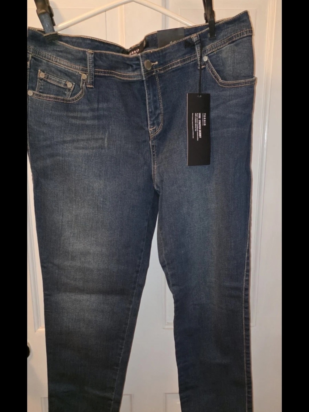 NWT Torrid Women’s Plus Size 16 Short Skinny Jeans Blue Medium Wash Stretch 5Pkt - Picture 2 of 5